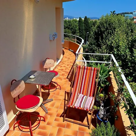 Avec Vue Panoramique En Centre-ville Appartement Hyères